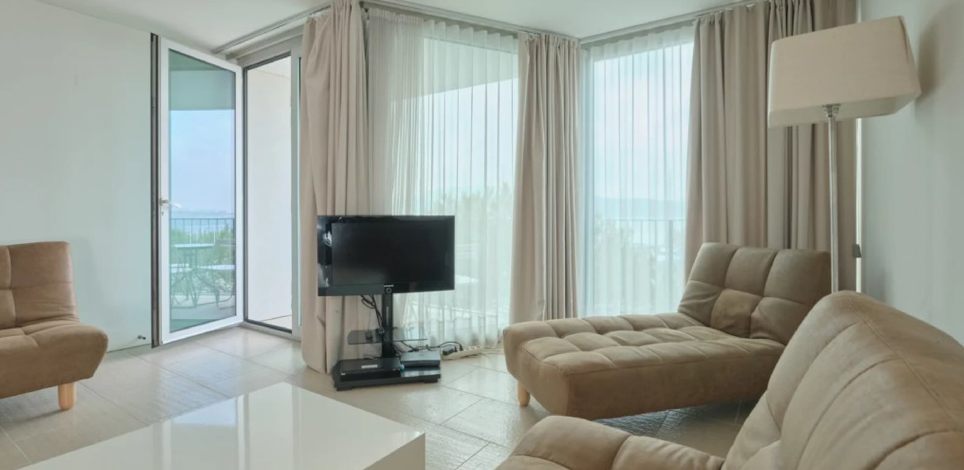 Featured property image in slider gallery